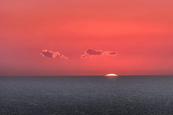 Salida del sol en el mar — Foto de Stock