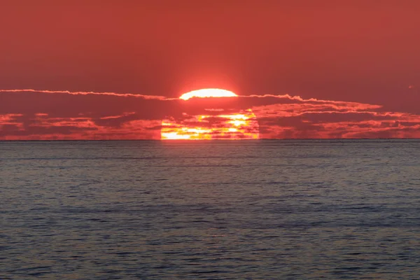 Sonnenaufgang auf See — Stockfoto