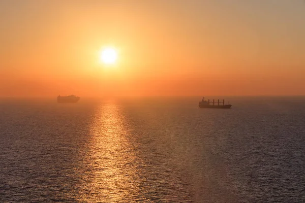 Sunrise at sea. United Arab Emirates — Stock Photo, Image