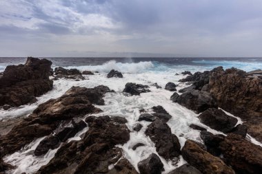 Tenerife 'deki volkanik kıyılar. Kanarya Adaları, İspanya