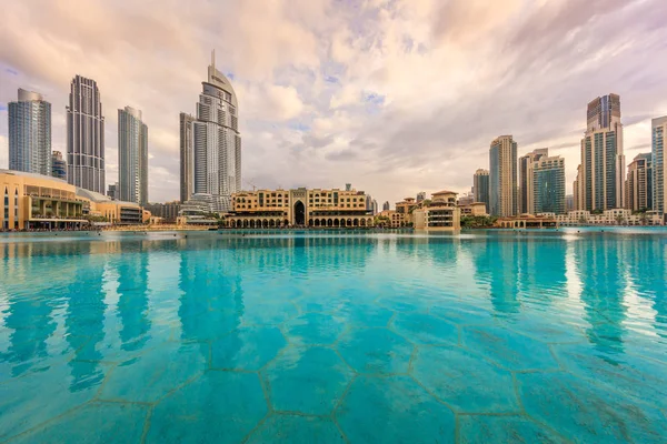 Дубайский Канал Набережная Красивыми Современными Небоскребами Заливом — стоковое фото