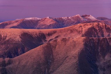 Romanya 'nın Fagaras Dağları' ndaki dağ manzarası