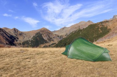 Romanya 'nın Fagaras Dağlarındaki dağ çadırı