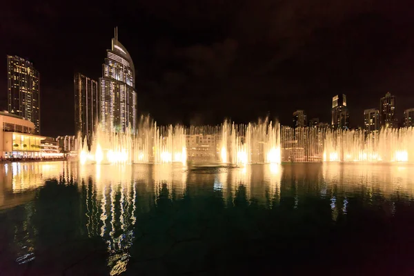 Красивые Танцующие Фонтаны Дубае Ночное Время Объединенные Арабские Эмираты — стоковое фото