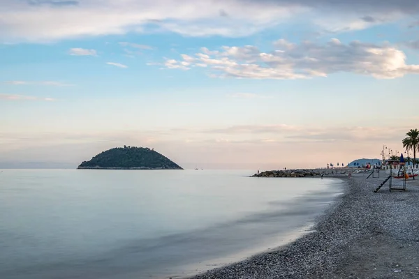 Isle için Albenga beach göster