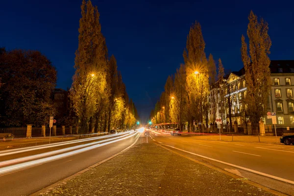 Münih Leopoldstrasse üzerinde büyük trafik