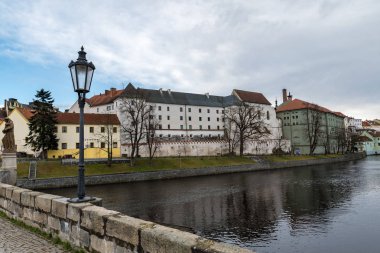 Eski bir köprüde alınan Pisek eski şehir