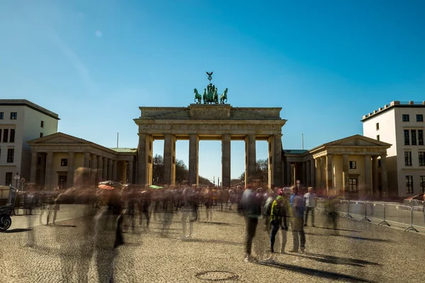 El Brandenburger Tor en Berlín a largo plazo — Foto de Stock