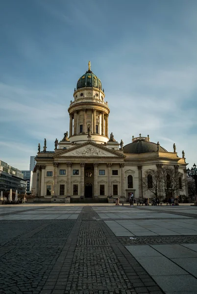 La catedral alemana de Berlín situada en el mercado gendarme — Foto de Stock
