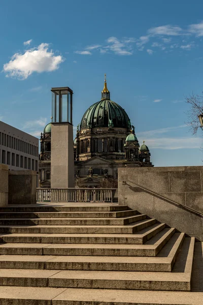 A berlini néhány lépcsőn az első székesegyház — Stock Fotó