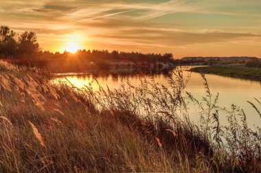 Co Nehri nehir ve günbatımı manzara