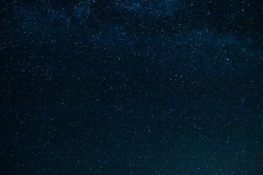 Geceleri yıldızlı gökyüzü