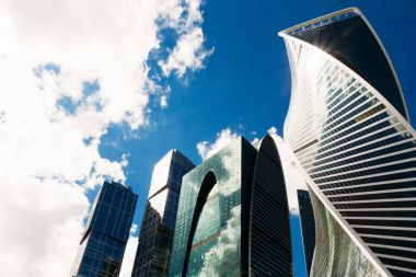 Karmaşık Moskova City'deki cam binalar