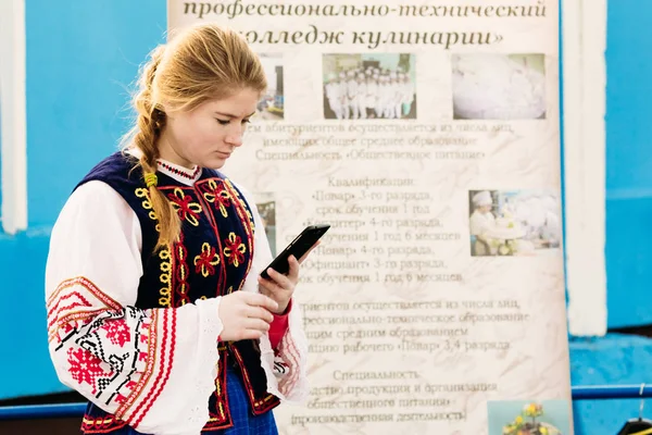 Girl in Belorussian national costume. Gomel, Belarus — Stock Photo, Image
