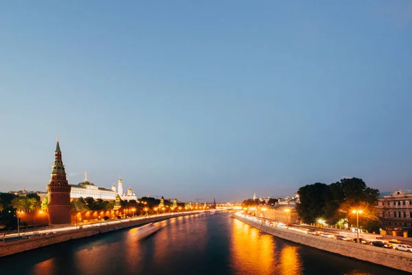 Річка Москва уночі — стокове фото