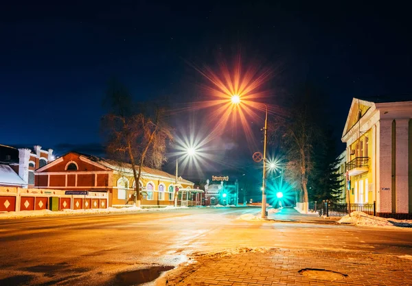 Перспектива в ночном освещении. Добруш, Беларус — стоковое фото
