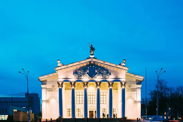 Mooie verlichting gebouwen Gomel Drama Theater — Stockfoto