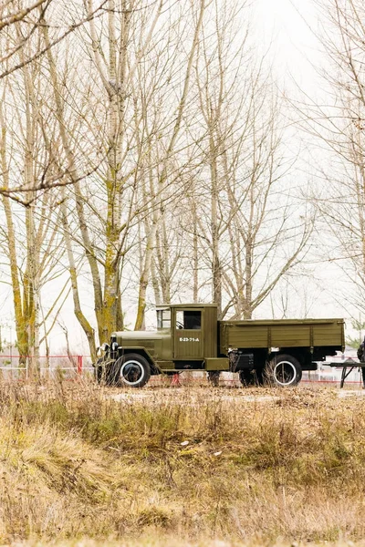 フィールドの Zis 5 ソビエトの軍用トラック。ホメリ、ベラルーシ — ストック写真
