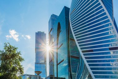 Günbatımı Moscow City gökdelenler arasında