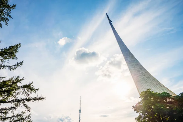 Космічної розвідки пам'ятник. Росія, Москва — стокове фото