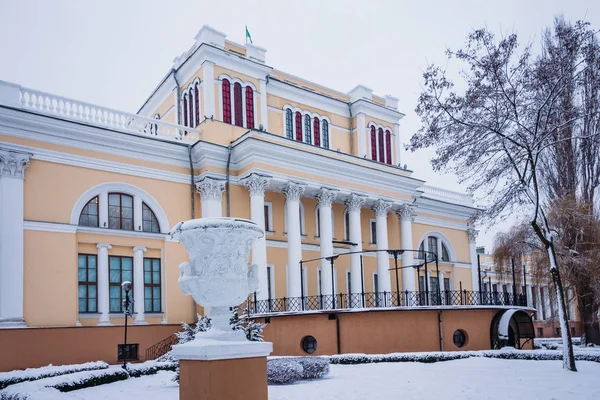 Dům Rumyantsev-Paskevich v destinaci winter park — Stock fotografie