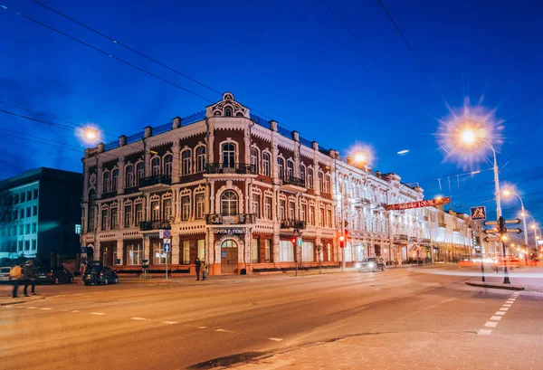 Ніч на радянських вулиці з підсвіткою місто Gome — стокове фото
