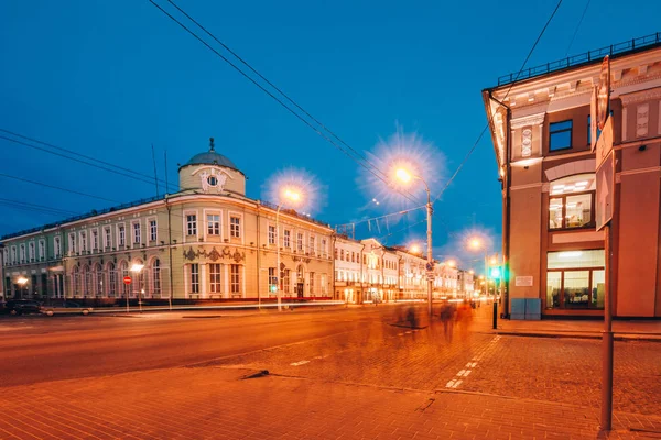 그것에 은행 밤 거리 Sovetskaya — 스톡 사진