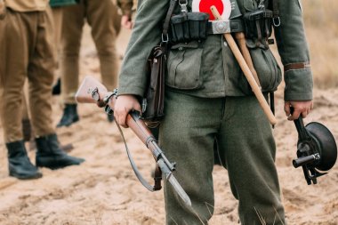 Wehrmacht, onun elinde bir tüfekle İkinci Dünya Savaşı asker