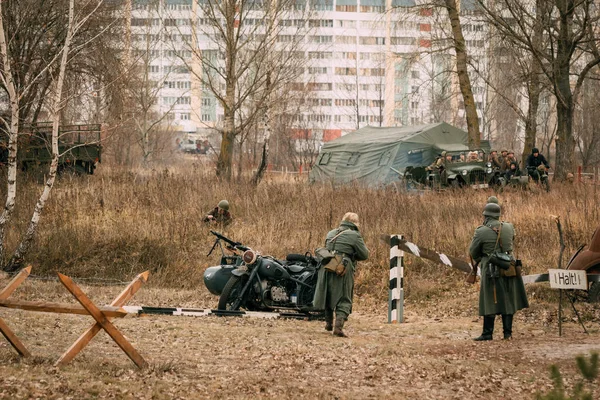 Attack of the Red Army at the Wehrmacht checkpoint. Belarus Gome — Stock Photo, Image