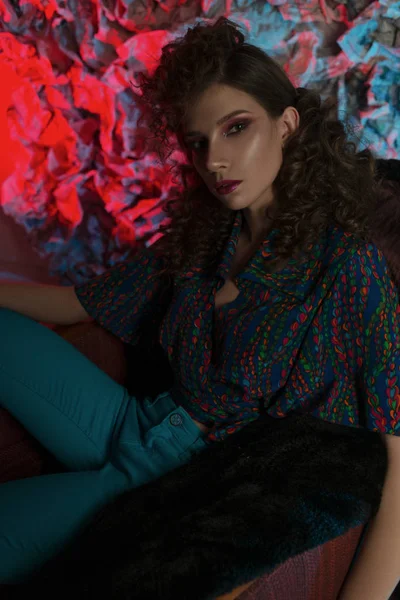 Bir kürk şık kız