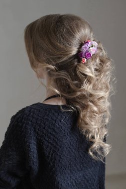 Çiçek saç tokası saç