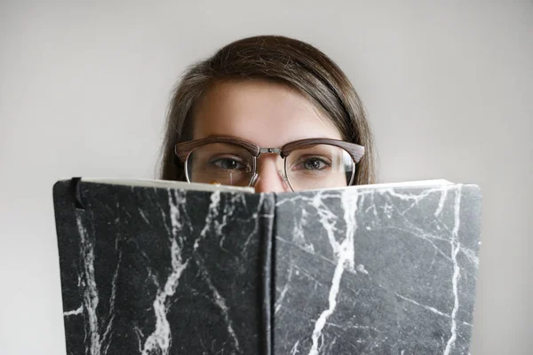 Freelancer iş yerinde düşünce