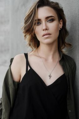 Kız boyunca yürüyüş 