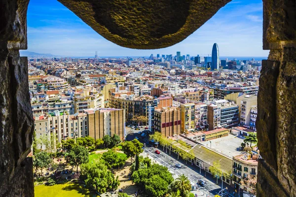 De skyline van Barcelona op een zomerdag — Stockfoto