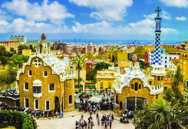 Park Guell door architect Antoni Gaudi — Stockfoto