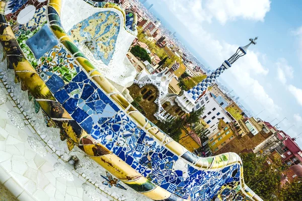 Barcelona, Catalonië, Spanje-04 april, 2015: Park Guell door architect Antoni Gaudi — Stockfoto