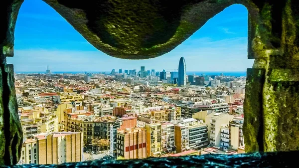 De skyline van Barcelona op een zomerdag — Stockfoto