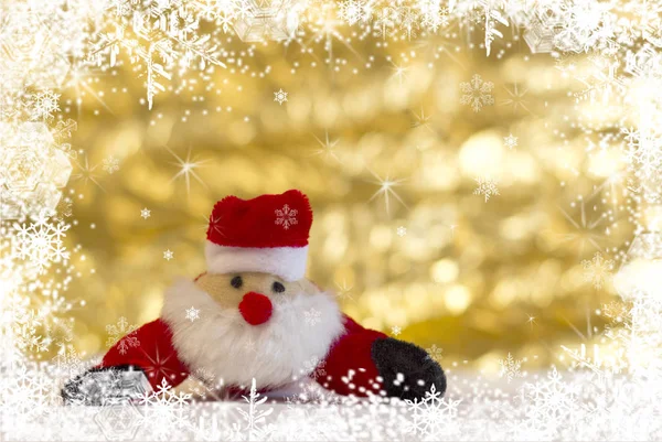 Mikulás egy hó arany háttér, kellemes karácsonyi ünnepeket és boldog új évet koncepció — Stock Fotó