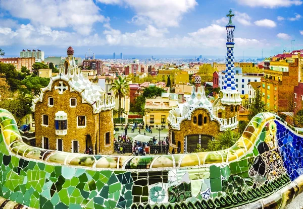Parque Guell pelo arquiteto Antoni Gaudi Imagens De Bancos De Imagens Sem Royalties