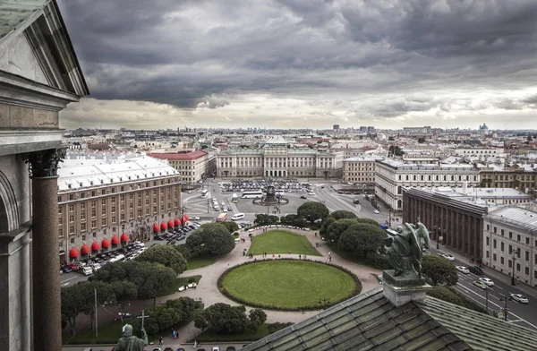 Vista desde la columnata de la Catedral de San Isaac. San Petersburgo, Rusia — Foto de Stock