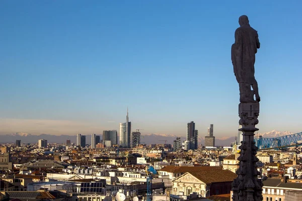 Milaan Bovenaanzicht Van Een Moderne Stad Wolkenkrabbers Torens Bergen Aan — Stockfoto