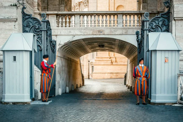 Two Papal Swiss Guard Uniform Standing Halberd Entrance Saint Peter — Stock Photo, Image