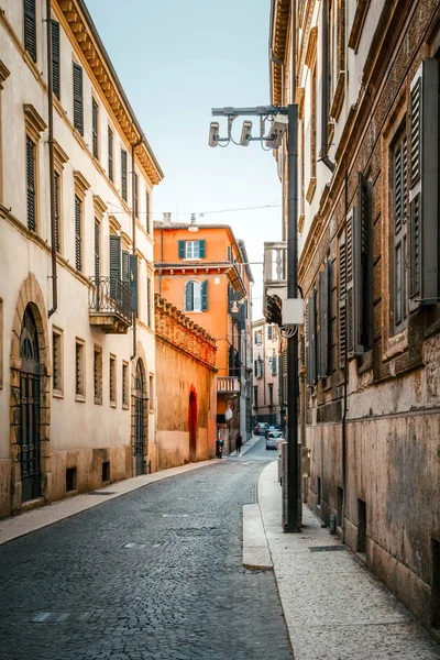 Calles Empedradas Antigua Calle Apedreada Hermosa Puesta Sol Noche Verona — Foto de Stock