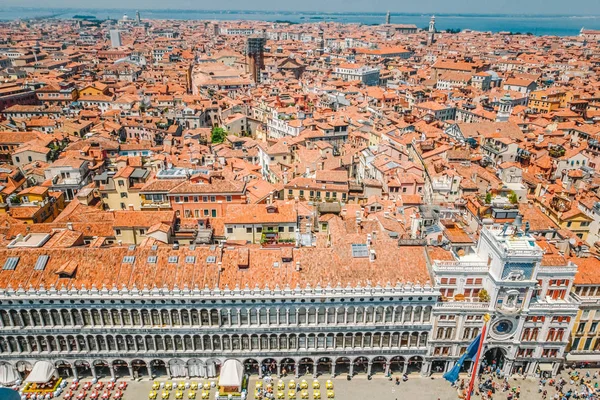 Pohled Červené Kachlové Střechy Domů Dodge Palác Polovinu San Marco — Stock fotografie