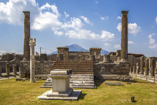 Vista Panorâmica Cidade Antiga Antigas Colunas Ruínas Vulcão Vesúvio Pompeia — Fotografia de Stock