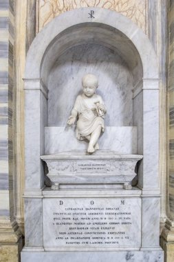 Rome, İtalya - 17 Haziran 2014: Mermer heykel bebeğin Basilica dei Santi Ambrogio e Carlo al Corso, Roma, İtalya