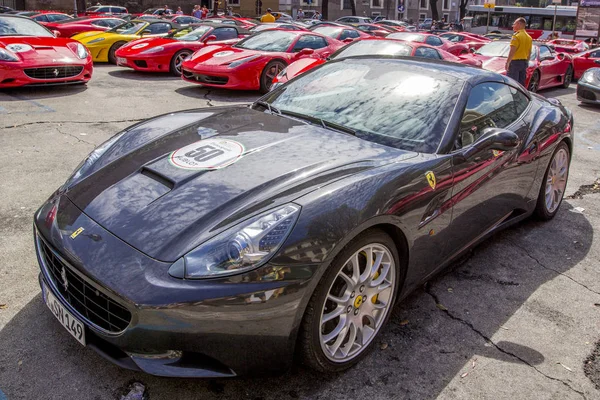 Řím Itálie Června 2014 Černá Italské Superauta Ferrari Výstavě Náměstí — Stock fotografie