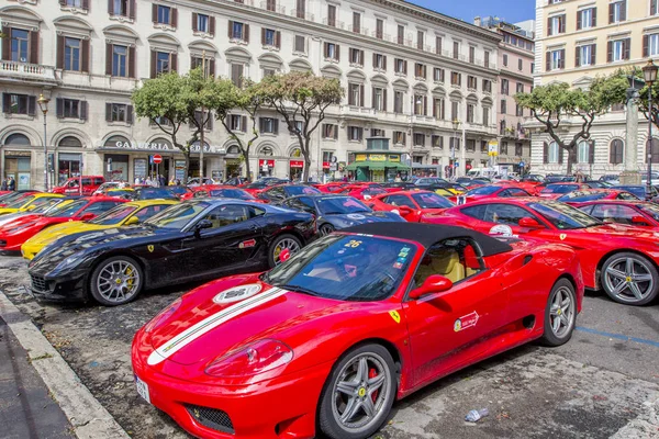 Řím Itálie Června 2014 Ferrari Sporťáků Výstavě Náměstí Republiky Náměstí — Stock fotografie