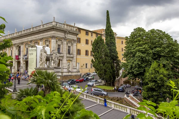 Roma Italia Junio 2014 Estatuas Castor Pollux Con Vegetación Palmeras — Foto de Stock