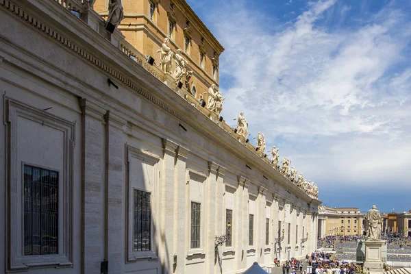 Pohled Náměstí Svatého Petra Půlkruhovou Kolonáda Sochami Piazza Obliqua Bazilika — Stock fotografie